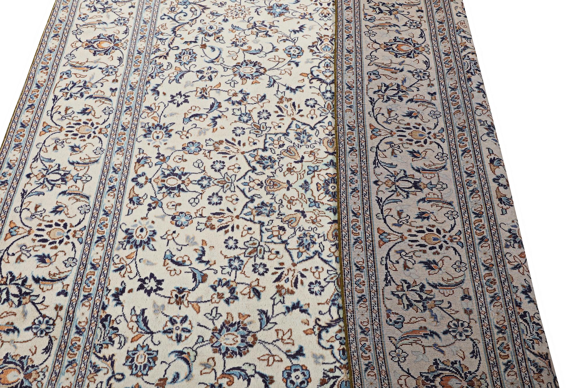 A carpet, Kashan, c. 297 x 194 cm.