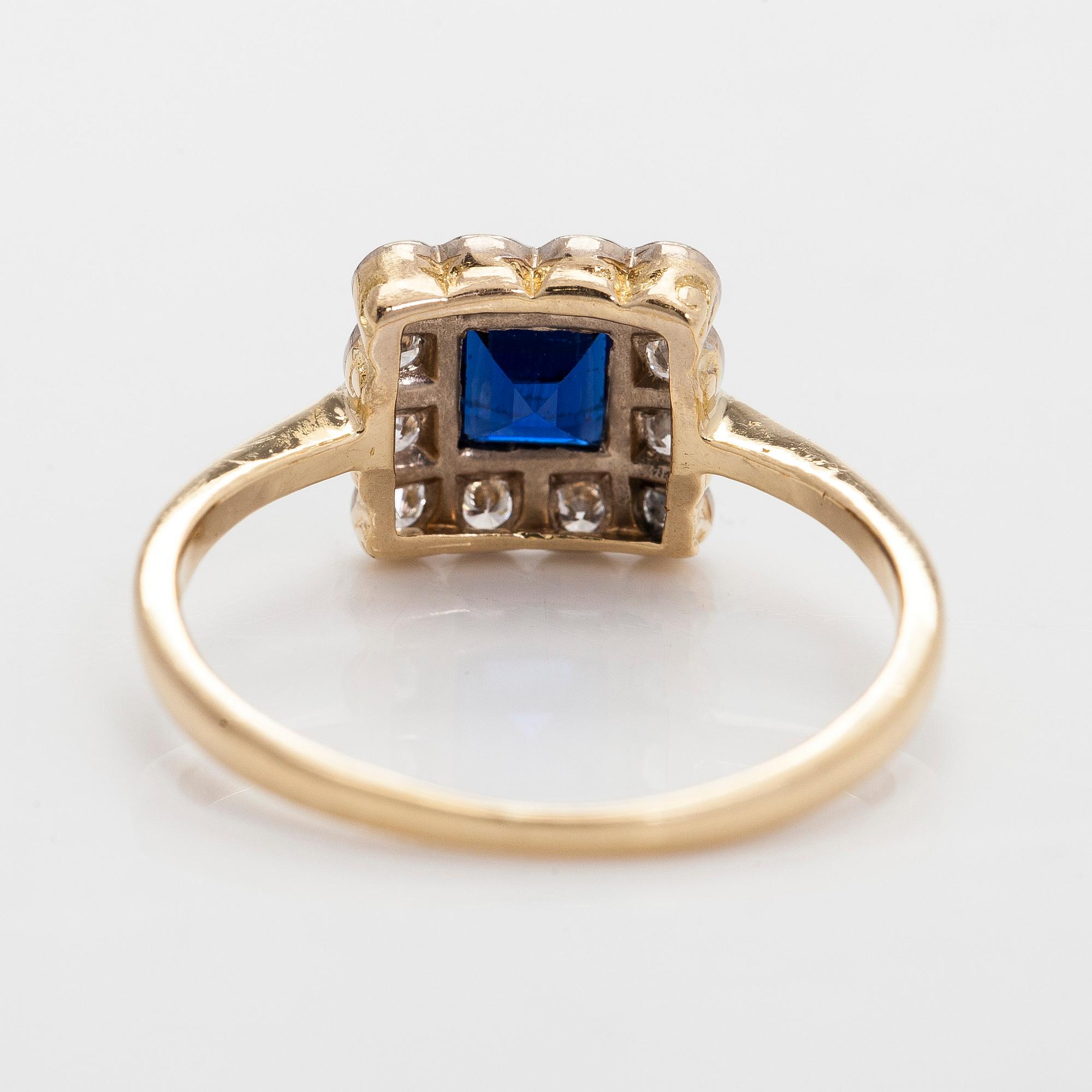 Ring, 18K guld, safir och briljantslipade diamanter, England.