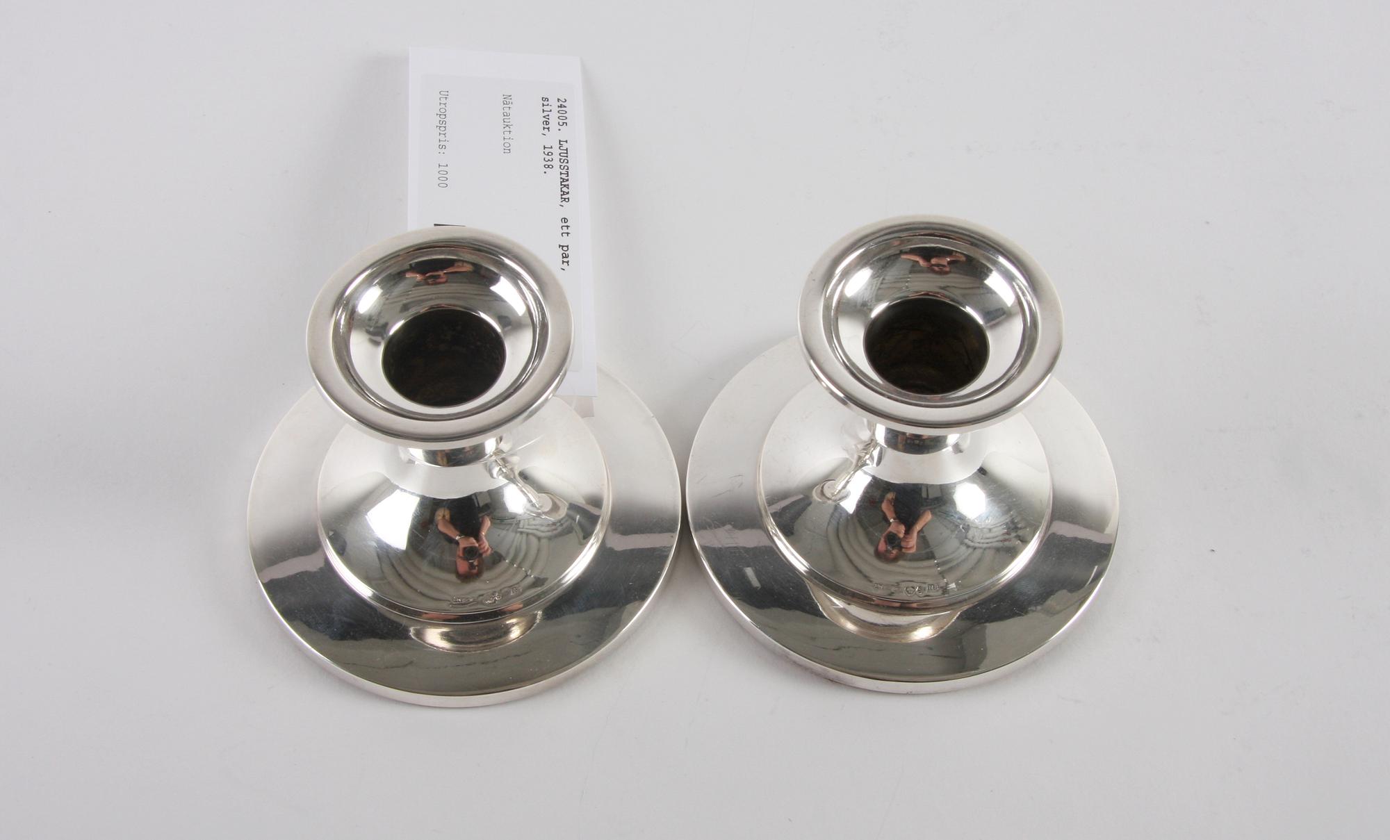 LJUSSTAKAR, ett par, silver, 1938.