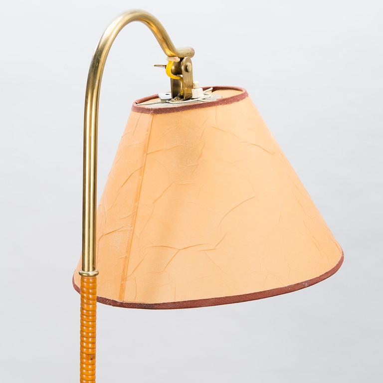 PAAVO TYNELL, lattiavalaisin, malli 9609, Taito Oy, 1900-luvun puoliväli.