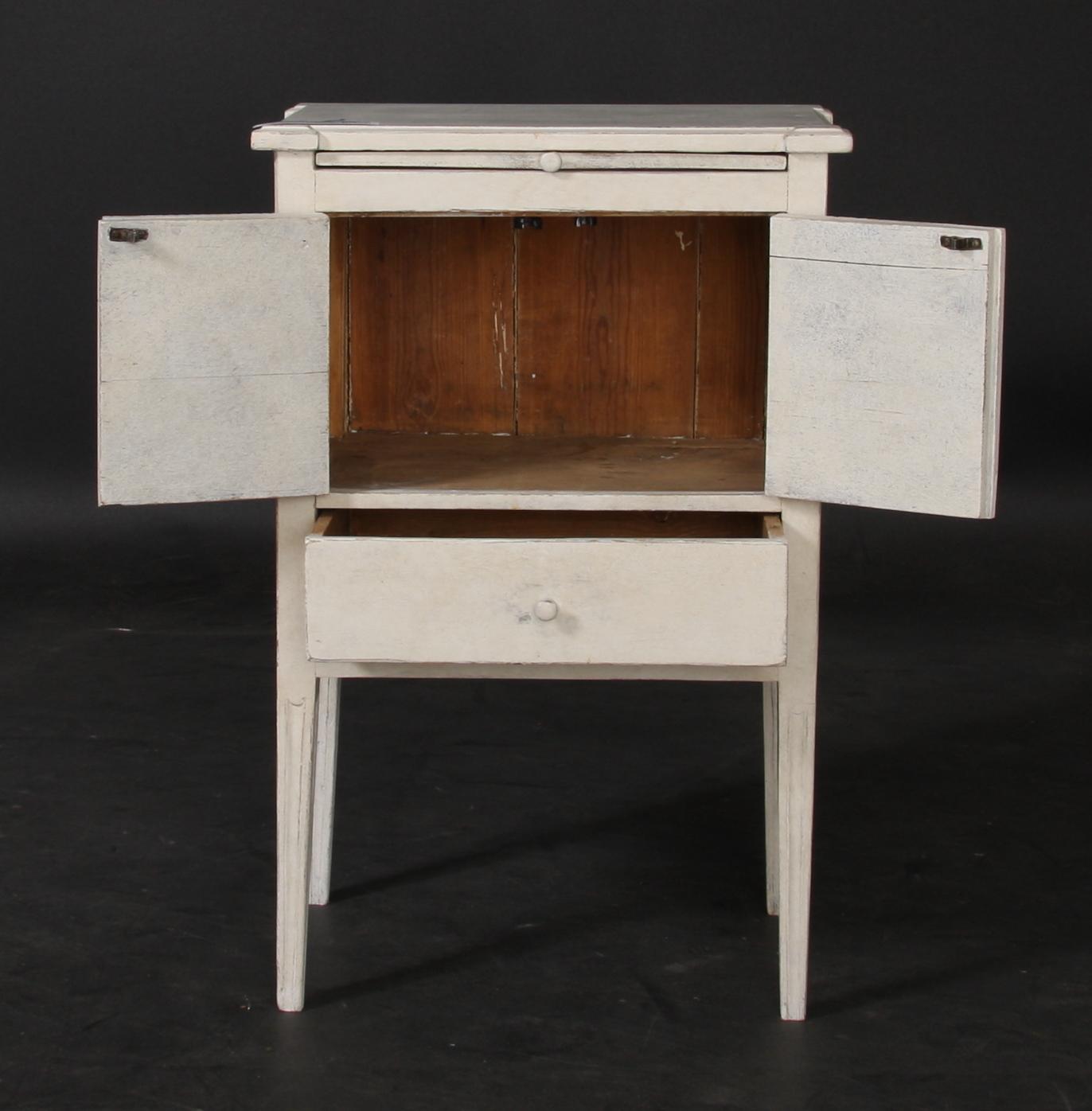 POTTSKÅP, gustavianskt, 1800-talets början.