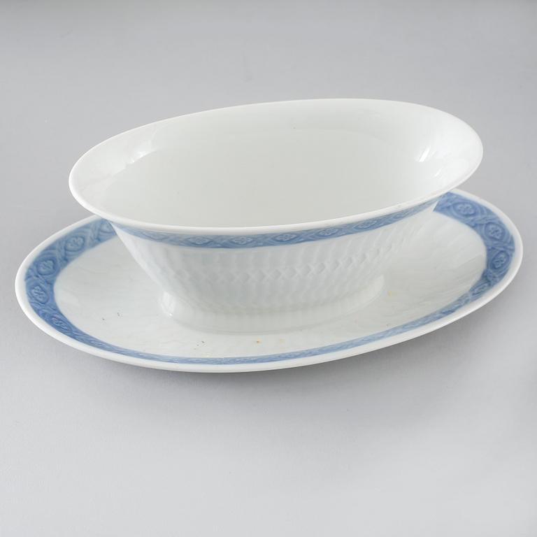 73 porcelian serving pieces, "Blå Vifte", Royal Copenhagen, from the second half of the 20th century.