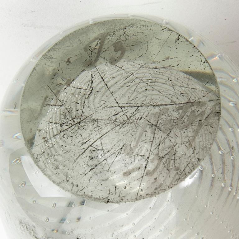 A glass vase signed Nuutajärvi Notsjö -51.