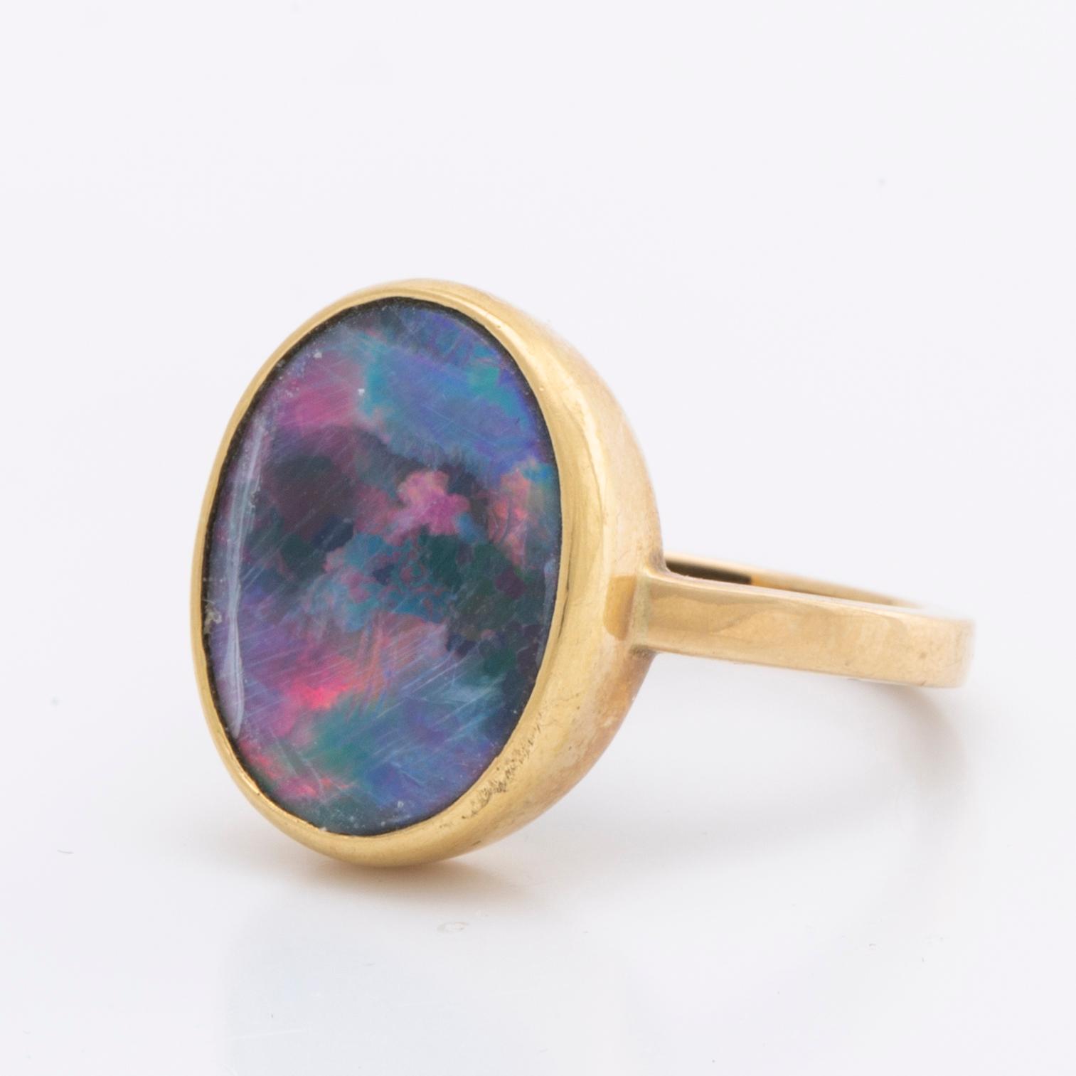 RING 14K gold 1 opal approx 15 x 12 mm.