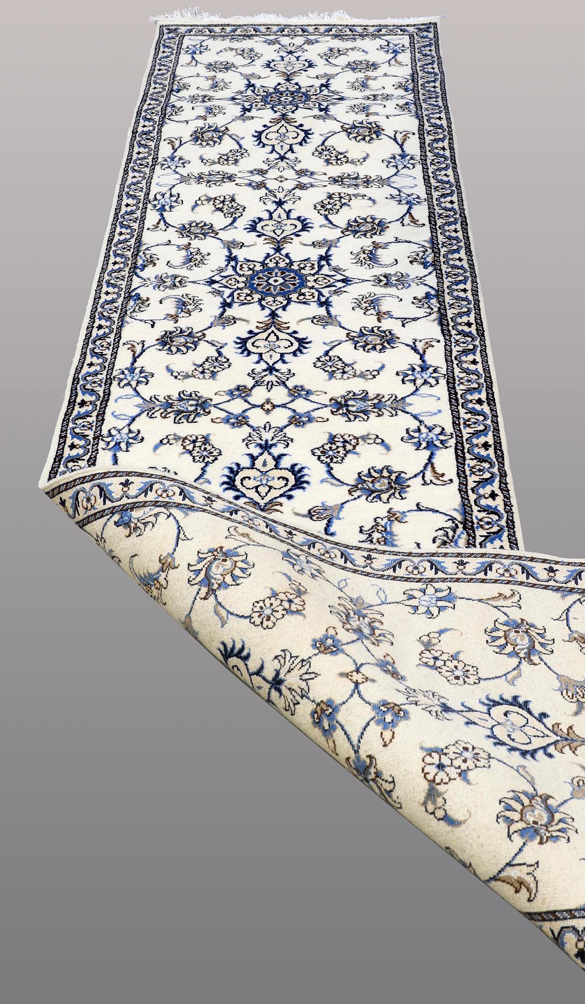 A RUNNER, Nain part silk, ca 385 x 80 cm.