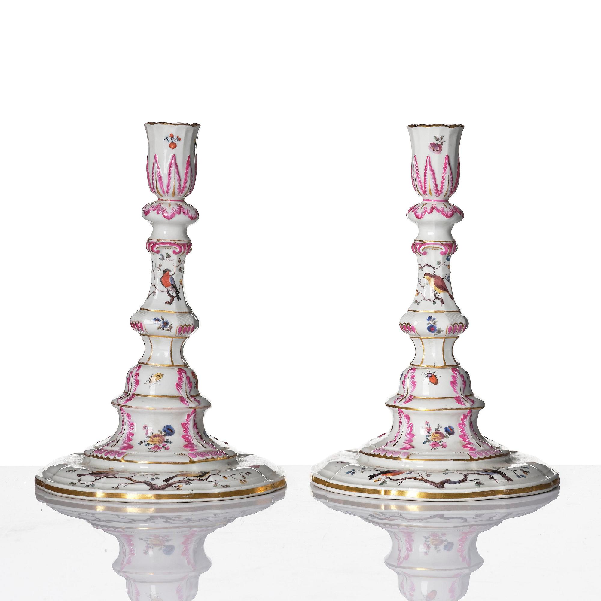 Ljusstakar, ett par, porslin. Meissen, Marcolinis period, omkring år 1800.
