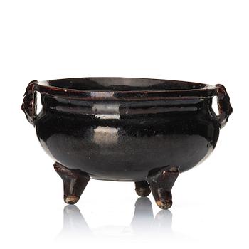 A brown glazed tripod censer, China, 17th/18th century.