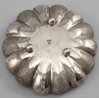 SKÅL, silver, sannolikt Persien, omkring sekelskiftet 1900, vikt 298 gram.