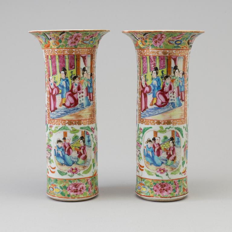 A pair of famille rose Canton porcelain vases, Qing dynasty, 19th century.