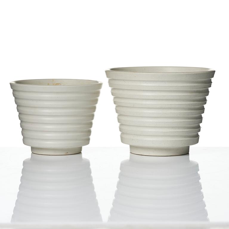Wilhelm Kåge, A set of three ceramic flower pots, a vase and jar with lid,  Gustavsberg 1930s.