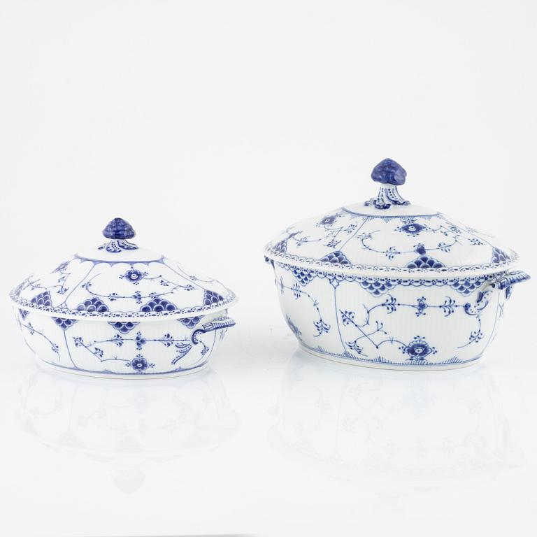 39 porcelain pieces of a 'Musselmalet' service, Royal Copenhagen, Denmark.
