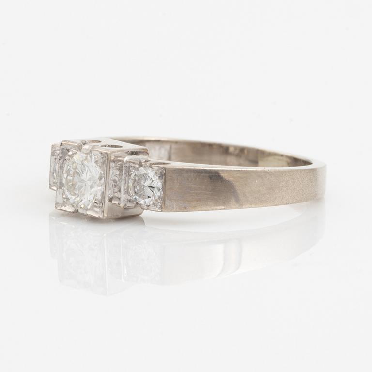 Ring med briljantslipade diamanter, 0.60 ct, A&M, Göteborg, 1965.