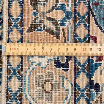 Carpet, Nain, approx. 288 x 195 cm.