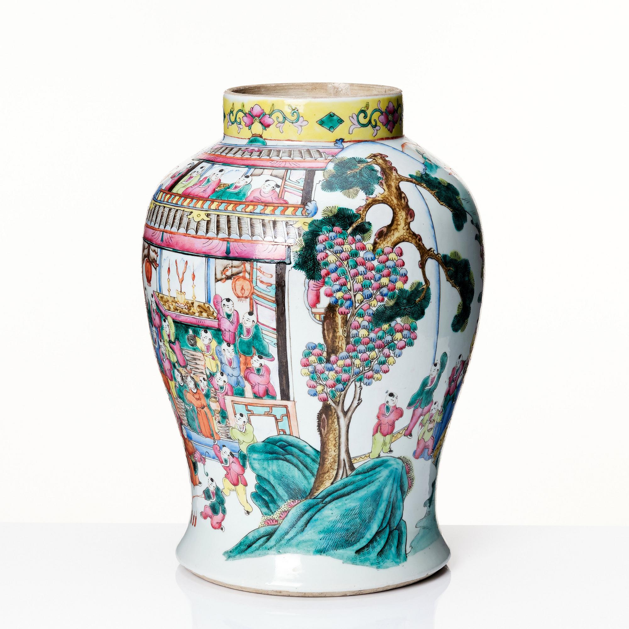 Urna, porslin. Qingdynastin, 1800-tal.