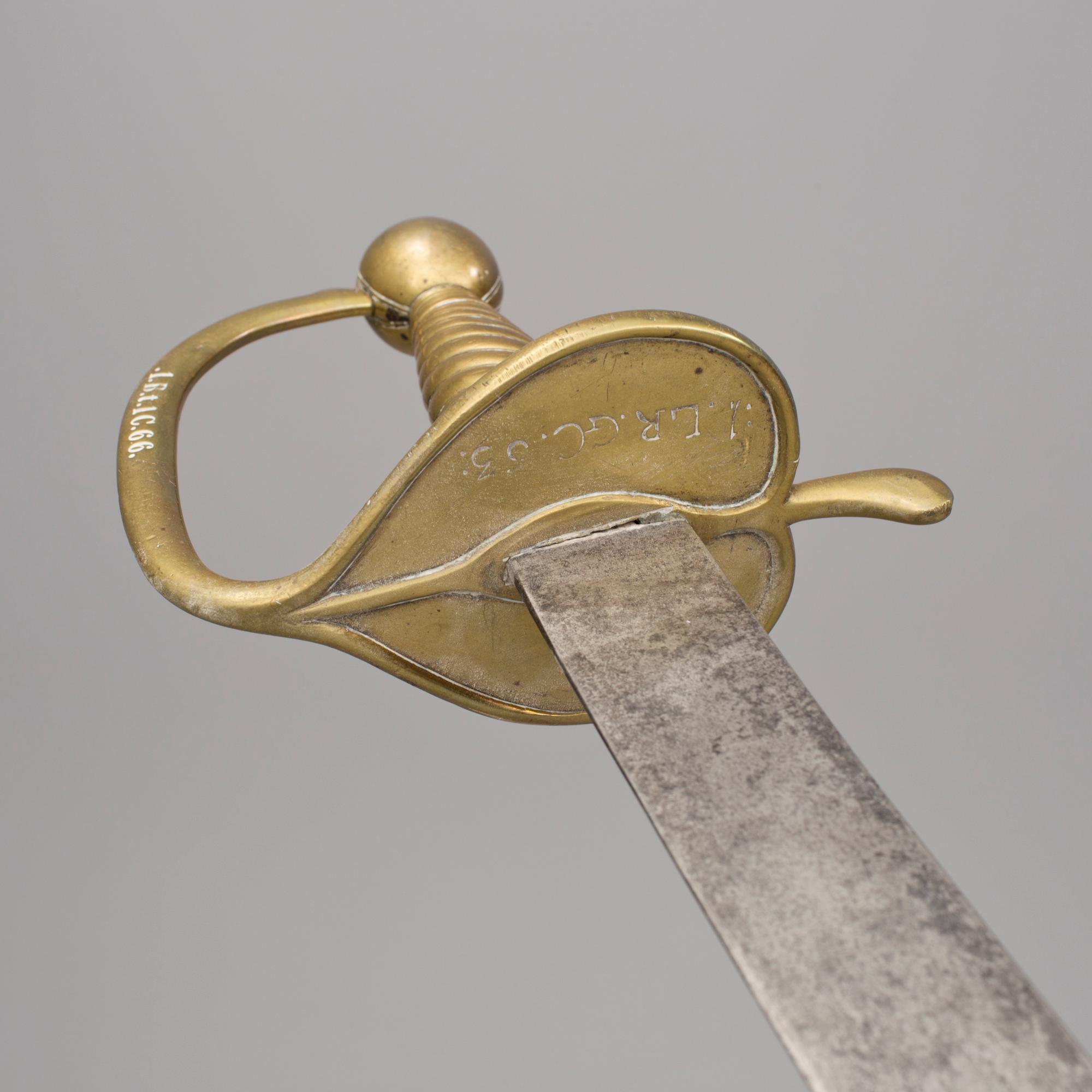 HUGGARE, 2 st snarlika, 1700/1800-tal.