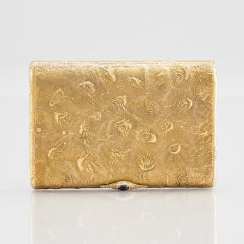 Etui, samorodok-teknik, guld 14K och safir, sannolikt av Alexander Lyubavin, S:t Petersburg 1908-1917.