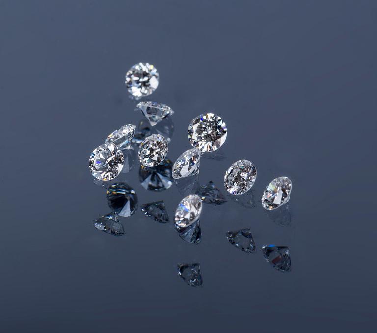 DIAMANTER, 10 st, oinfattade, briljantslipade, 1.01 ct enligt certifikat.