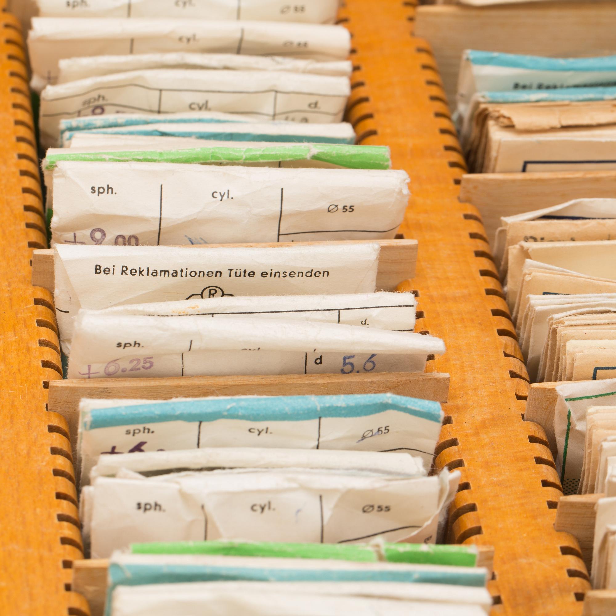 OPTIKERGLAS i etui. Carl Zeiss Jena. 1900-tal.