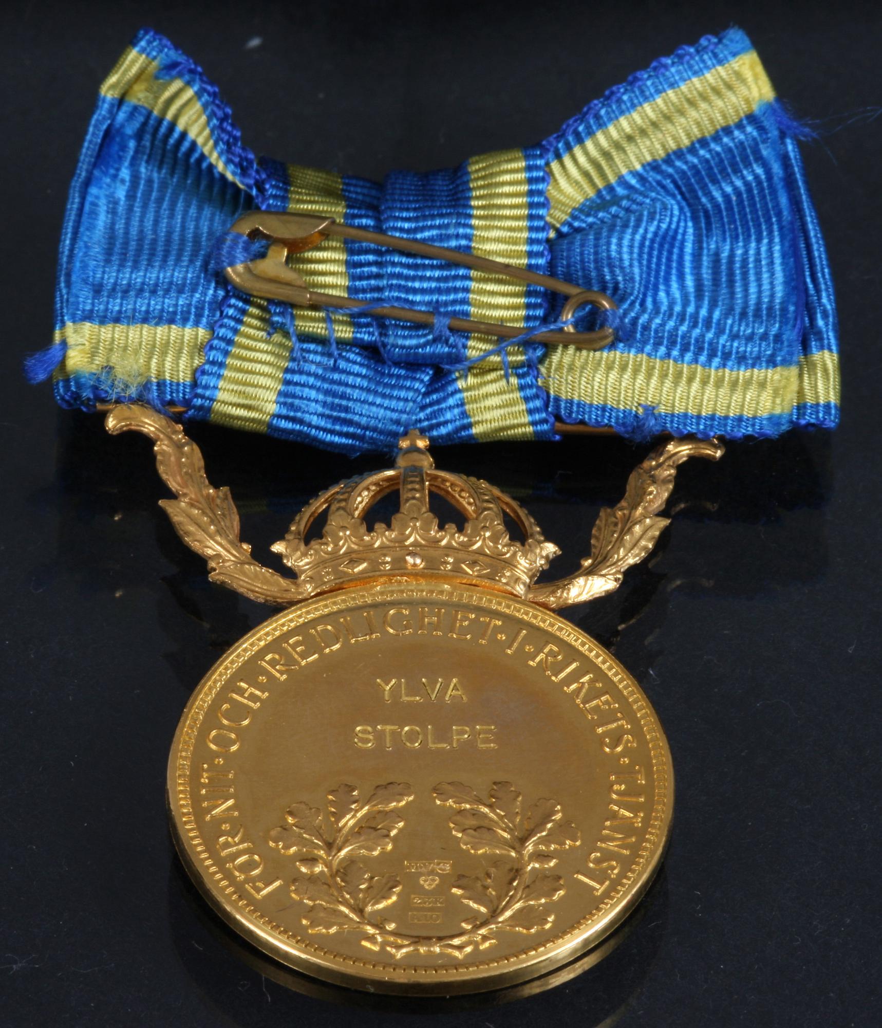 MEDALJ, mestadels 23K guld. Tot vikt 16 gram.