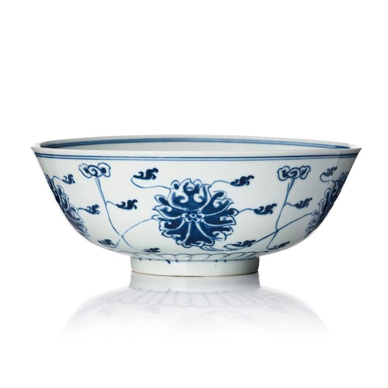 A blue and white lotus bowl, Qing dynasty, 19th Century.