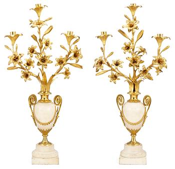 949. KANDELABRAR, för tre ljus. Louis XVI-stil, 1800-tal.