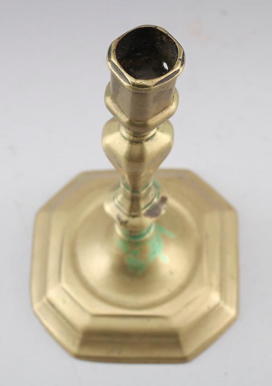 LJUSSTAKE, mässing, senbarock, 1700-tal.