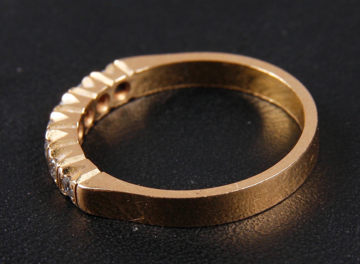 RING, 18k guld samt 7 diamanter Tot 0.15ct.