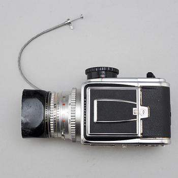 a Hasselblad 500c camera with accessories, made in 1972.