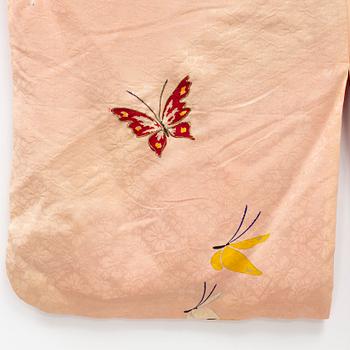 A Japanese silk kimono, 20th Century.