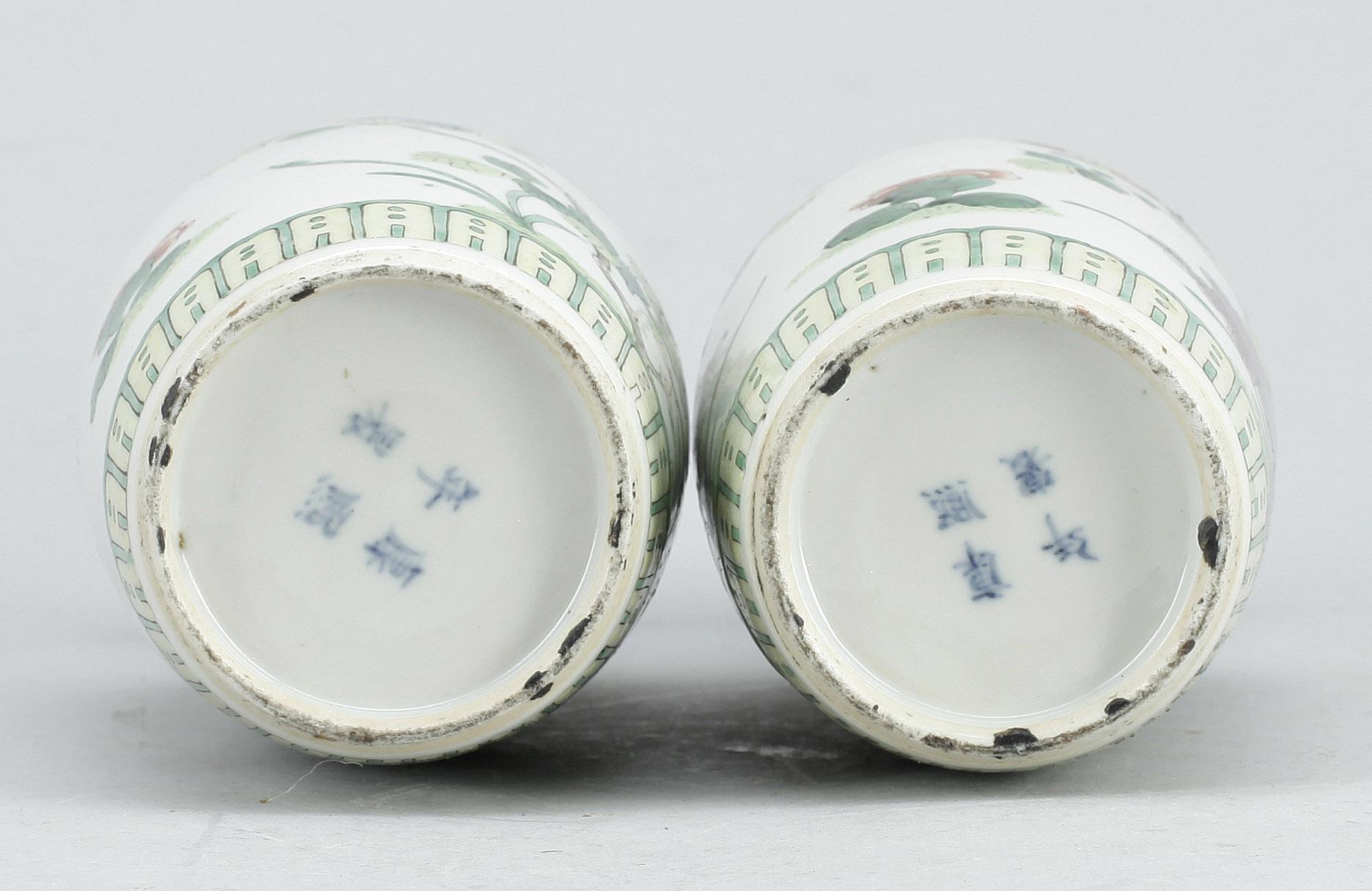 VASER, ett par, porslin, KangXi-stil, Kina, 1900-tal.