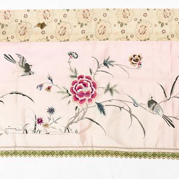 Sidenbroderier, fyra stycken, Kina, 1900-tal.