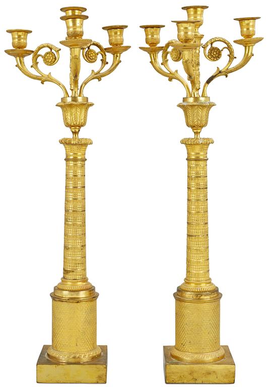 KANDELABRAR, för fyra ljus, ett par. Empire, 1800-talets början.