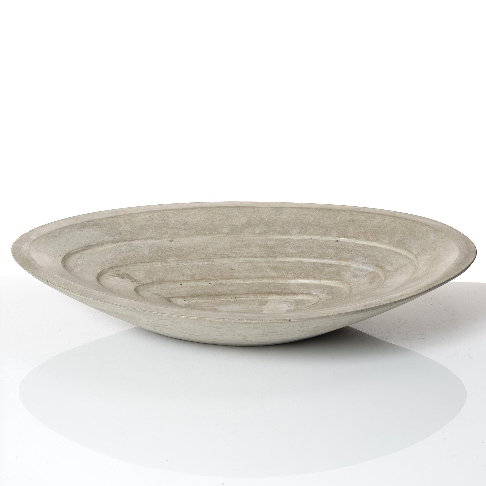 Stina Lindholm, a concrete dish, Skulpturfabriken, Sweden.