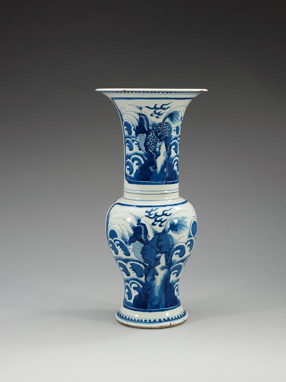 A blue and white vase, Qing dynasty, Kangxi (1662-1722).