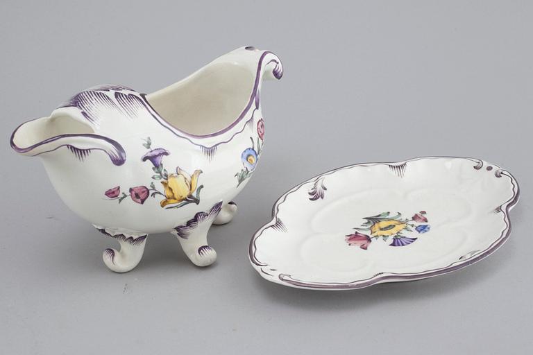 90 pieces of earthenware tableware from Rörstrand, model "Rörstrandia", 1930-56.