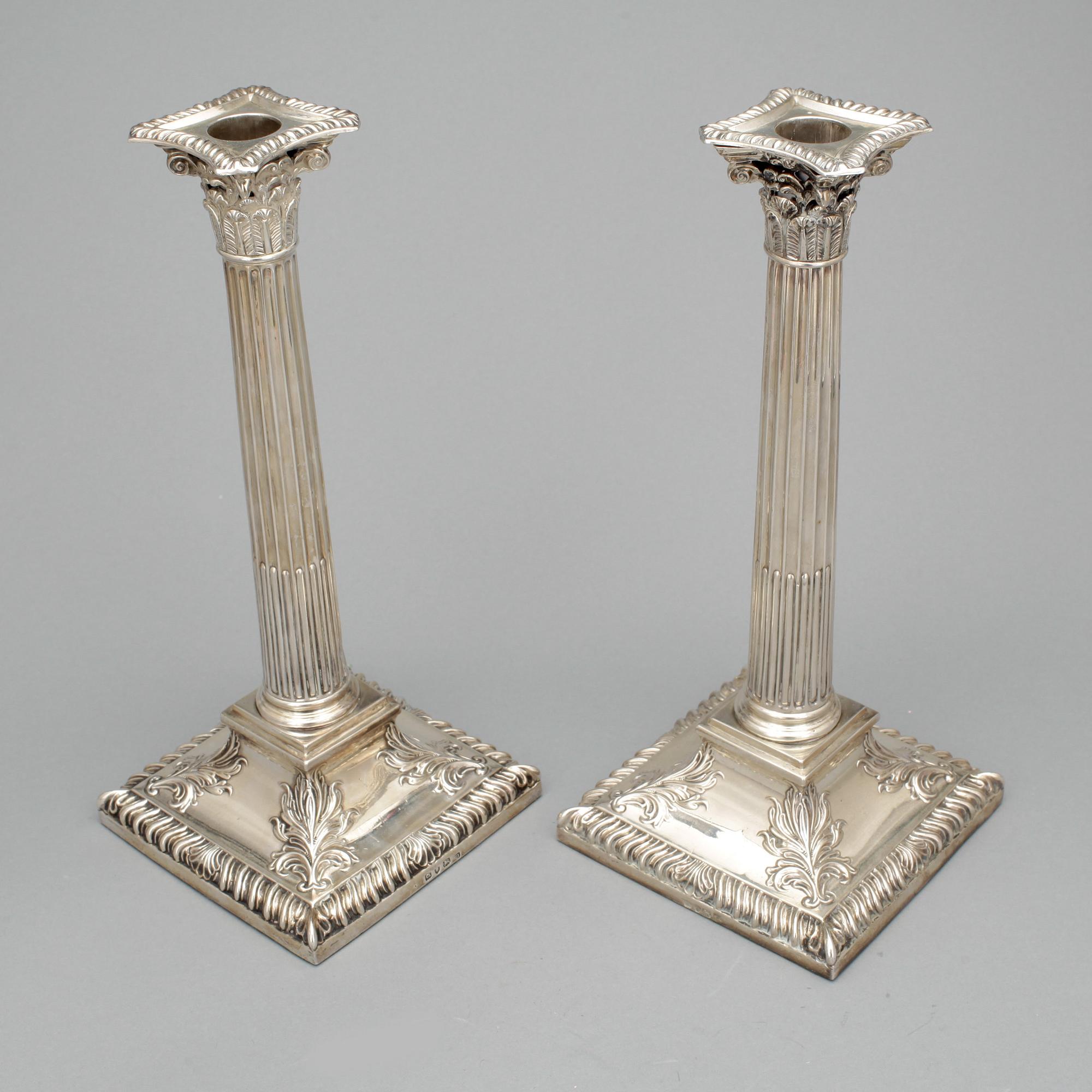 LJUSSTAKAR, ett par, silver, okänd mästare (S I), London, 1771.