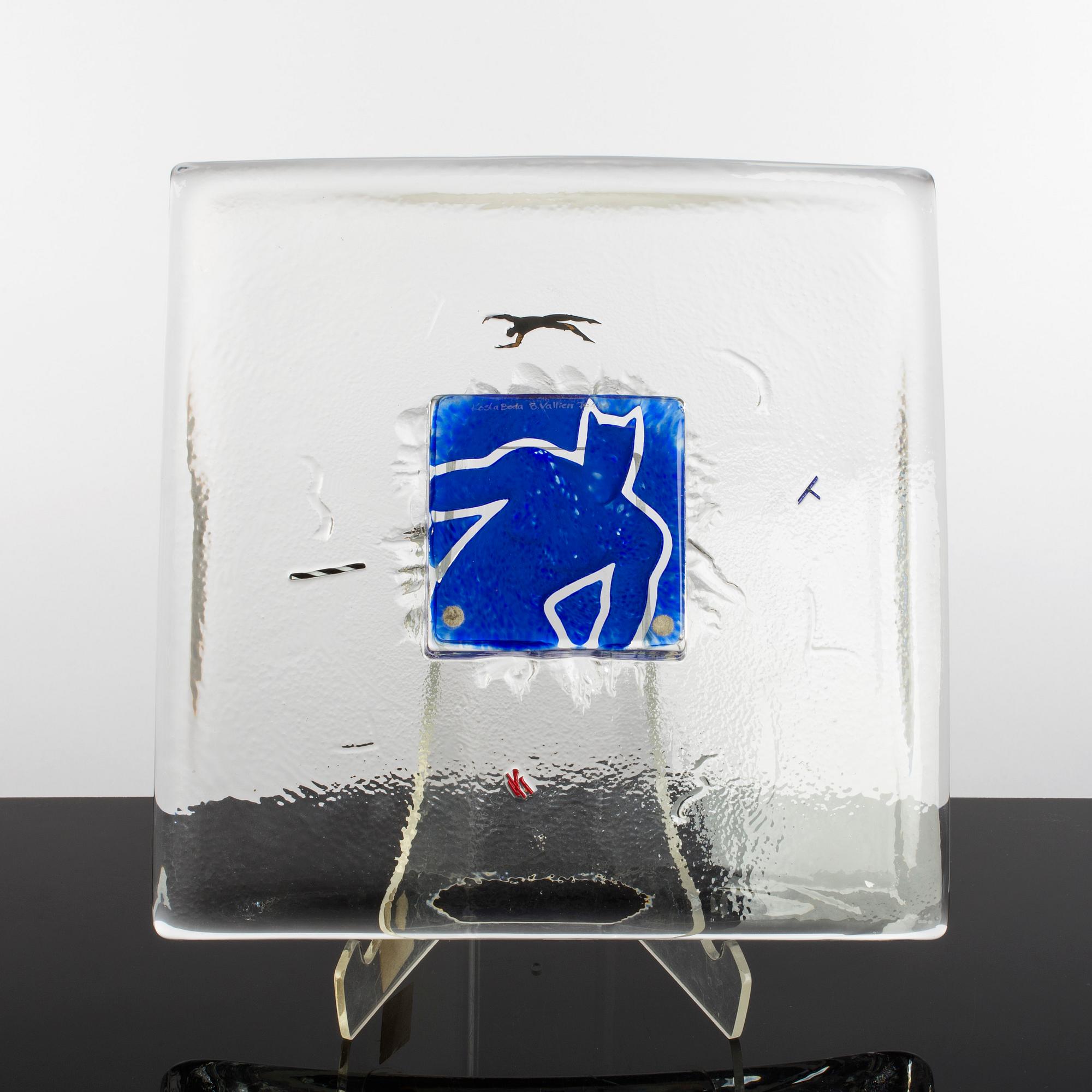 BERTIL VALLIEN, plate, glass, signed, Kosta Boda.