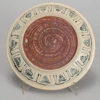 A blue and white dish, Thailand, 17/18th Century. Shipwrecked.