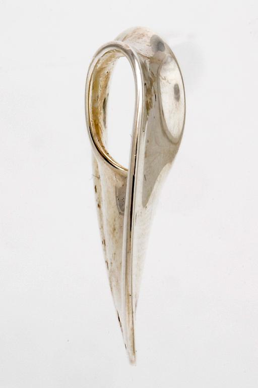 Torun Bülow-Hübe, Georg Jensen, hänge sterling silver, nr 374 "Möbius" small, approx 3 x 3 cm, original case and box.