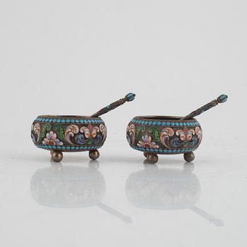 A Pair of Russian Salt Cellars with Spoons, gilt silver and cloisonné enamel, 1896-1908.