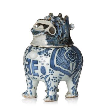 862. A blue and white buddhist lion 'Luduan' censer, Ming dynasty, Wanli (1572-1620).
