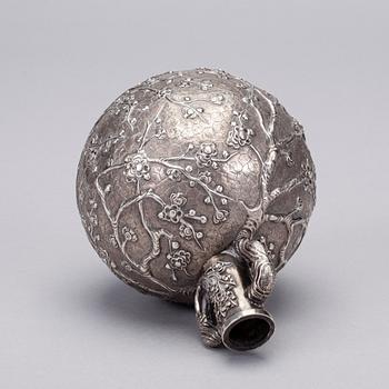 VAS, silver, Wang Hing Co, Hongkong, Kina sekelskiftet 1800/1900. Vikt ca 390,7 g.