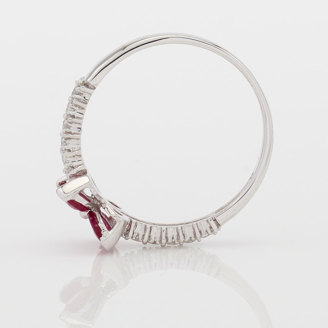 RING, 18K vitguld, diamanter tot ca 0.23 ct. och rubiner tot ca 0.69 ct.