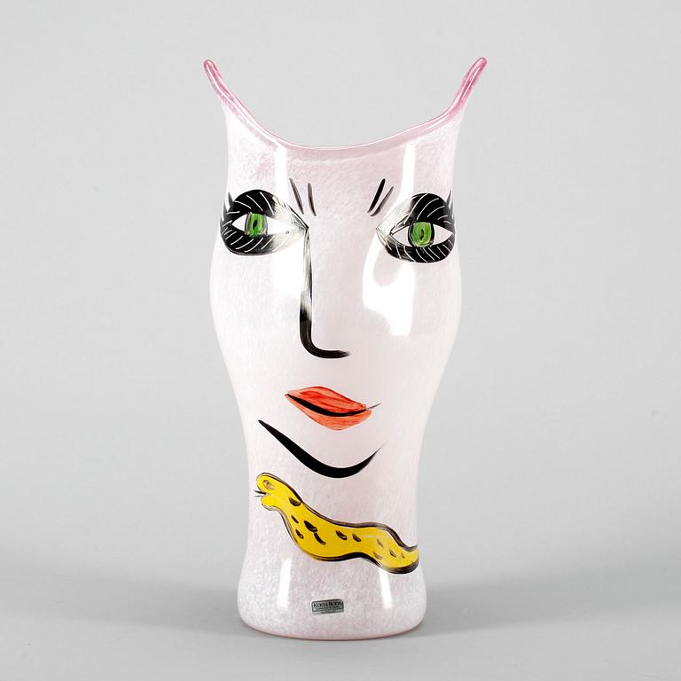 VAS, glas, Ulrica Hydman-Vallien, Kosta Boda, signerad.
