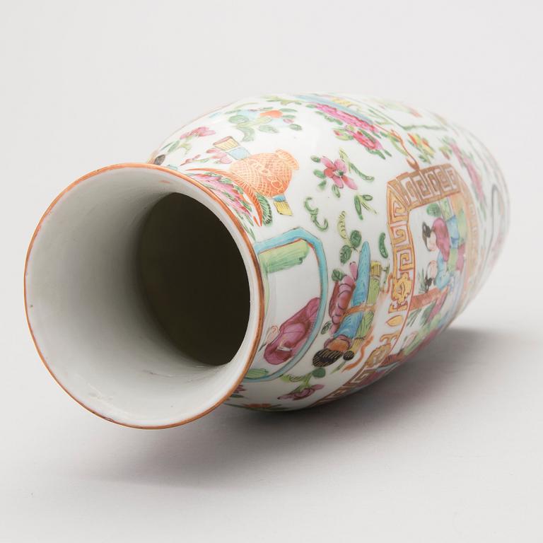A late 19th Century Chinese porcelain vase.