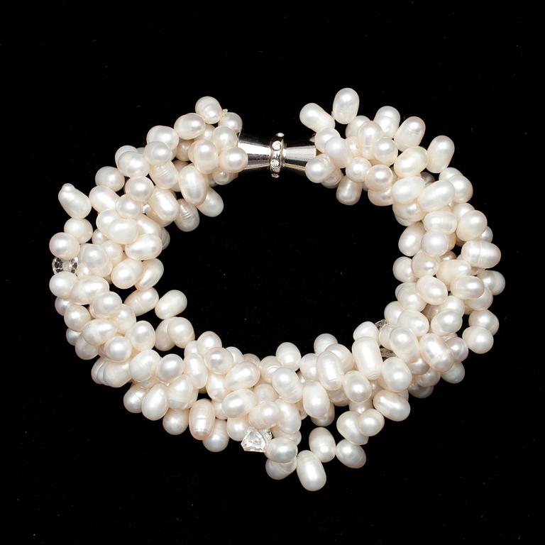 ARMBAND, pärlor med magnetlås, nyproduktion.