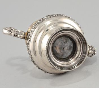 KAFFEKANNA, silver, nyrokoko, Adolf Zethelius, Stockholm, 1838. Vikt 1025 g.