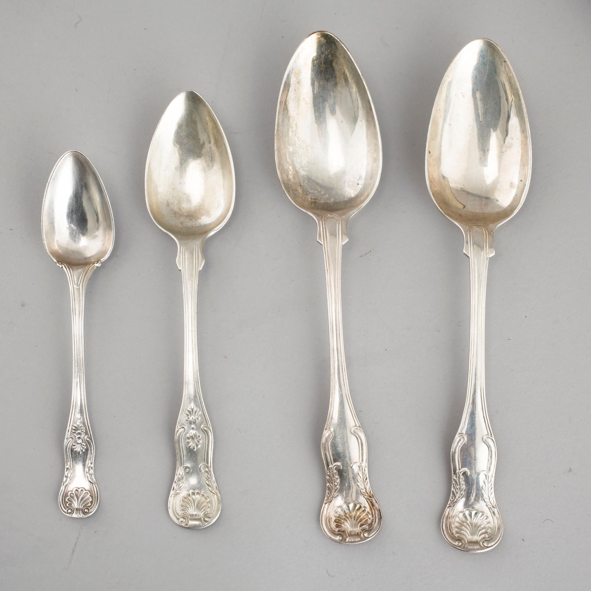 12 pieces of silverware, mid 19th / and early 20th century. Weight 635 g incl steel blade.