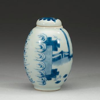 A blue and white tea caddy with cover, Qing dynasty Kangxi (1662-1722).