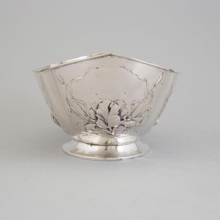 A Swedish Art Nouveau parcel-gilt jardinière centerpiece, maker's mark CF Carlman, Stockholm, 1913.